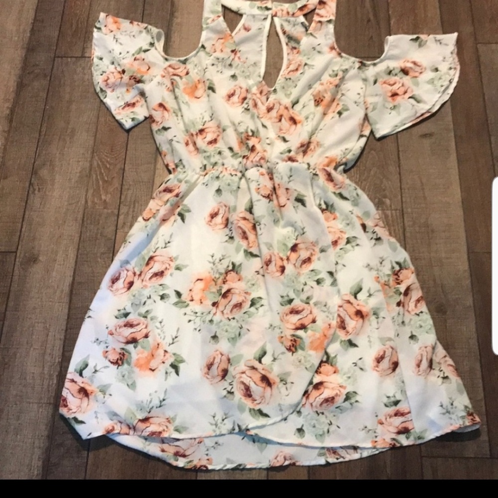 Ladies cold shoulder summer dress